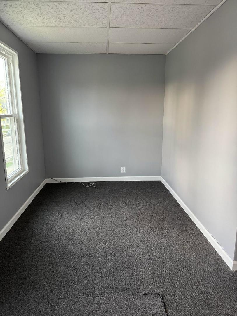 341 South Harrison Avenue Kankakee, IL 60901 - Photo 5 of 5 an empty room with a window
