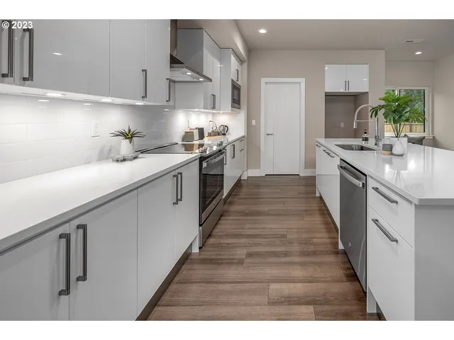 $899,950 | 12131 Southeast Majestic Fls Avenue, Happy Valley, OR 97086