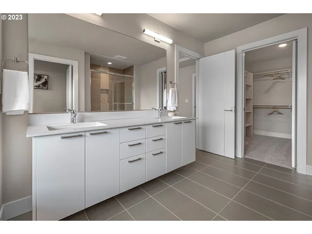 $899,950 | 12131 Southeast Majestic Fls Avenue, Happy Valley, OR 97086