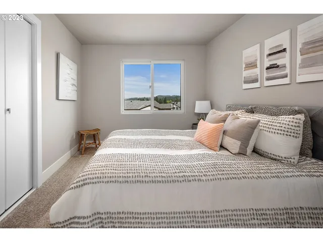 $899,950 | 12131 Southeast Majestic Fls Avenue, Happy Valley, OR 97086