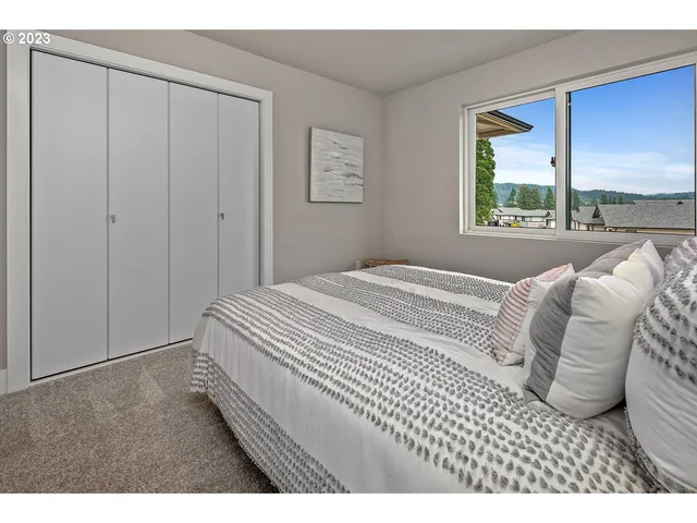 $899,950 | 12131 Southeast Majestic Fls Avenue, Happy Valley, OR 97086