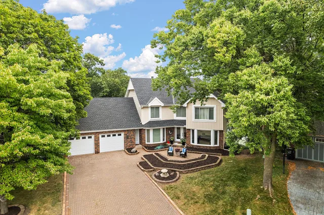 $6,800 | 12060 48th Avenue North, Plymouth, MN 55442