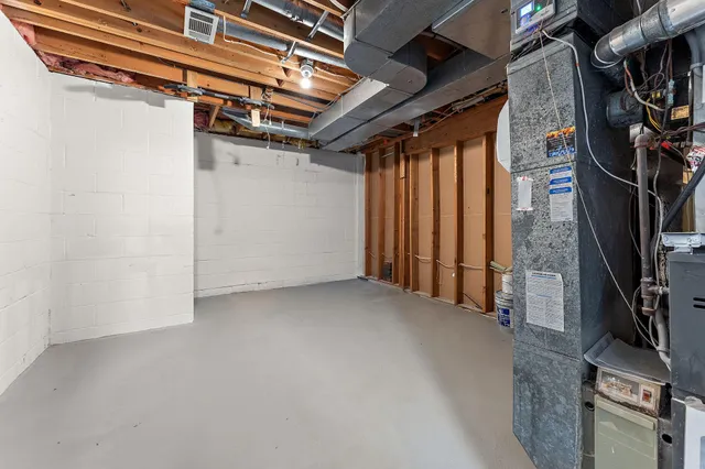 $6,800 | 12060 48th Avenue North, Plymouth, MN 55442