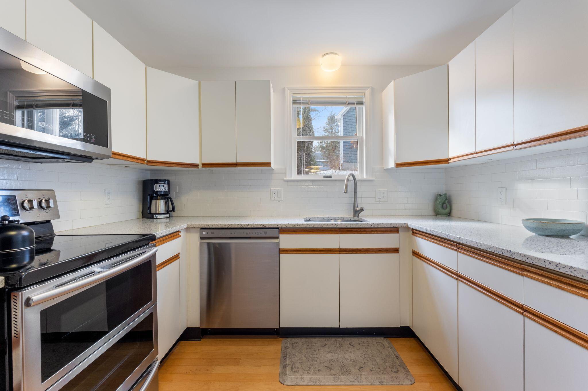 14 Valleybrook Road, Unit 14 Ogunquit, ME 03907 - Photo 12 of 40 Kitchen