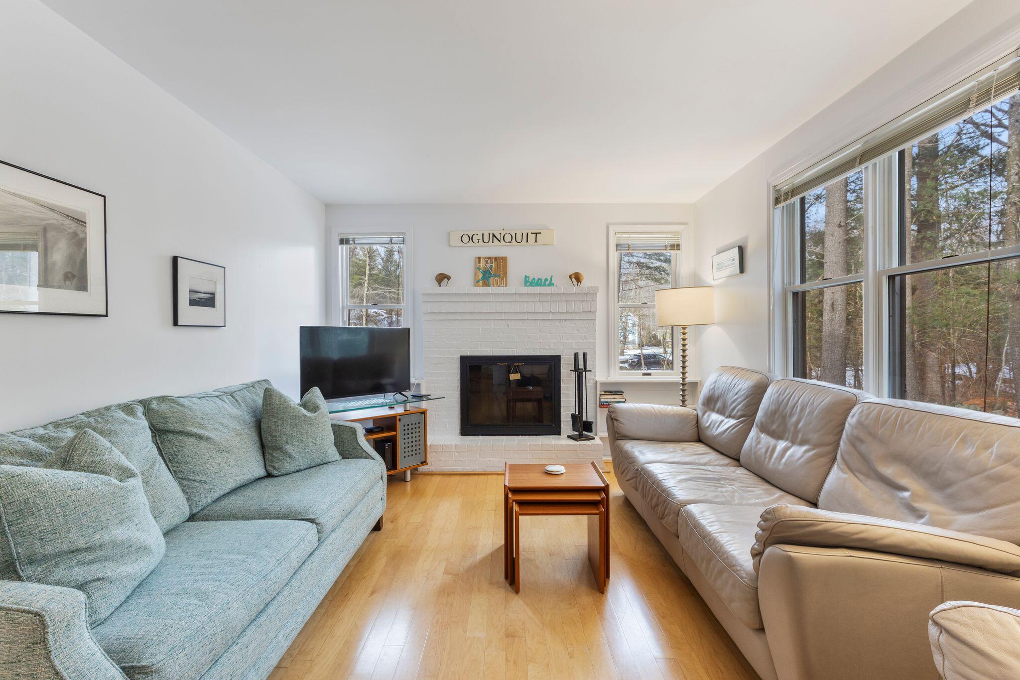 14 Valleybrook Road, Unit 14 Ogunquit, ME 03907 - Photo 6 of 40 Living room