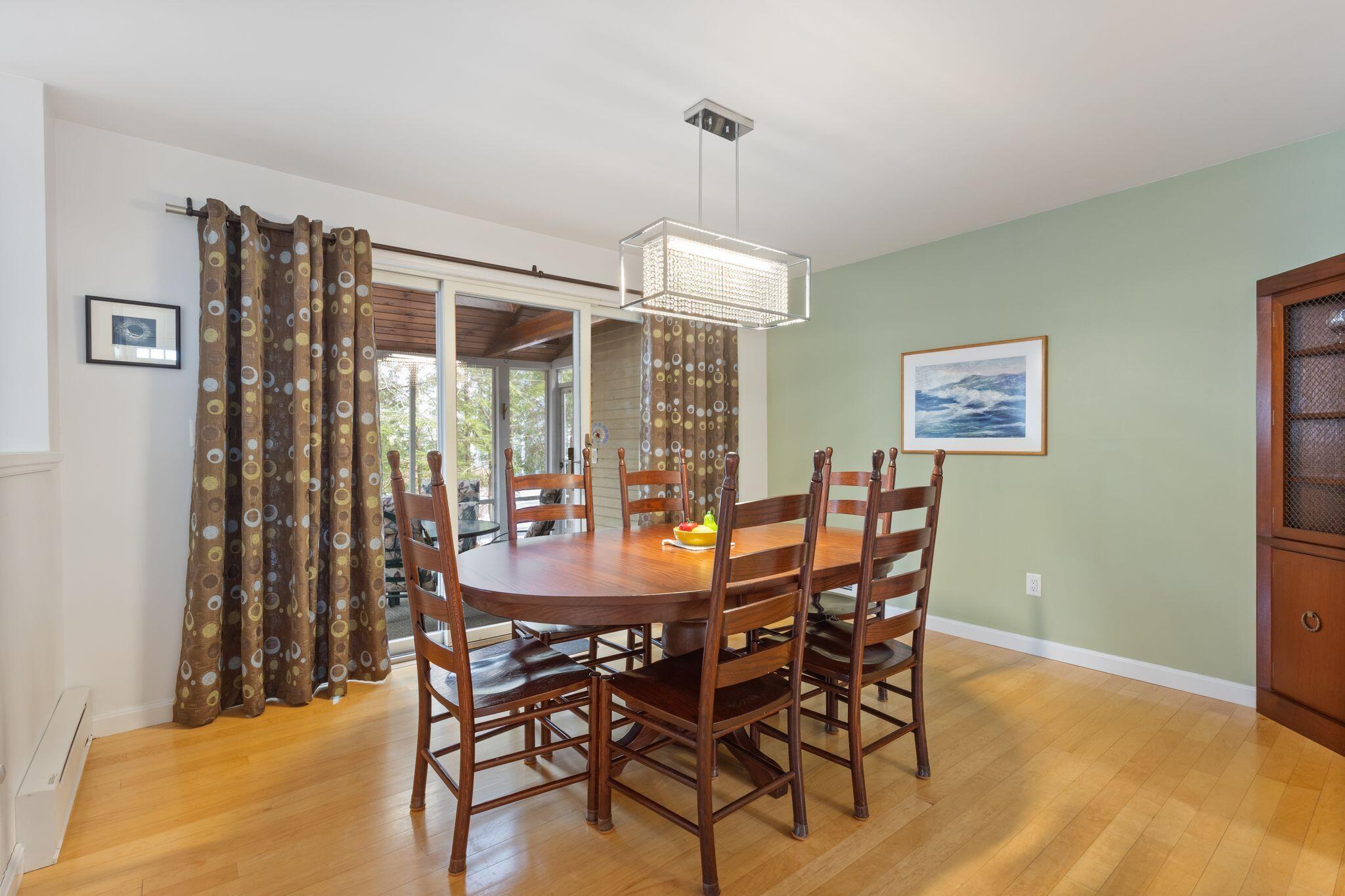 14 Valleybrook Road, Unit 14 Ogunquit, ME 03907 - Photo 9 of 40 Dining area