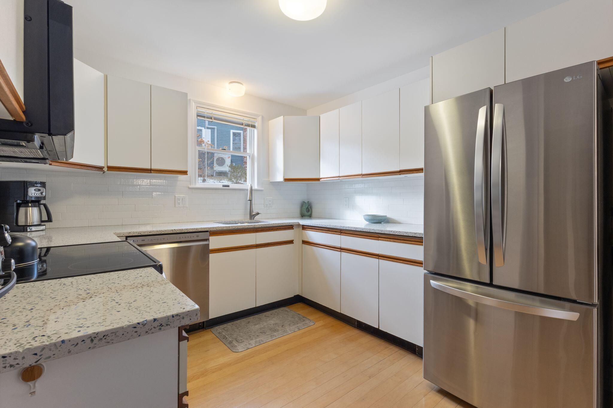 14 Valleybrook Road, Unit 14 Ogunquit, ME 03907 - Photo 10 of 40 Kitchen