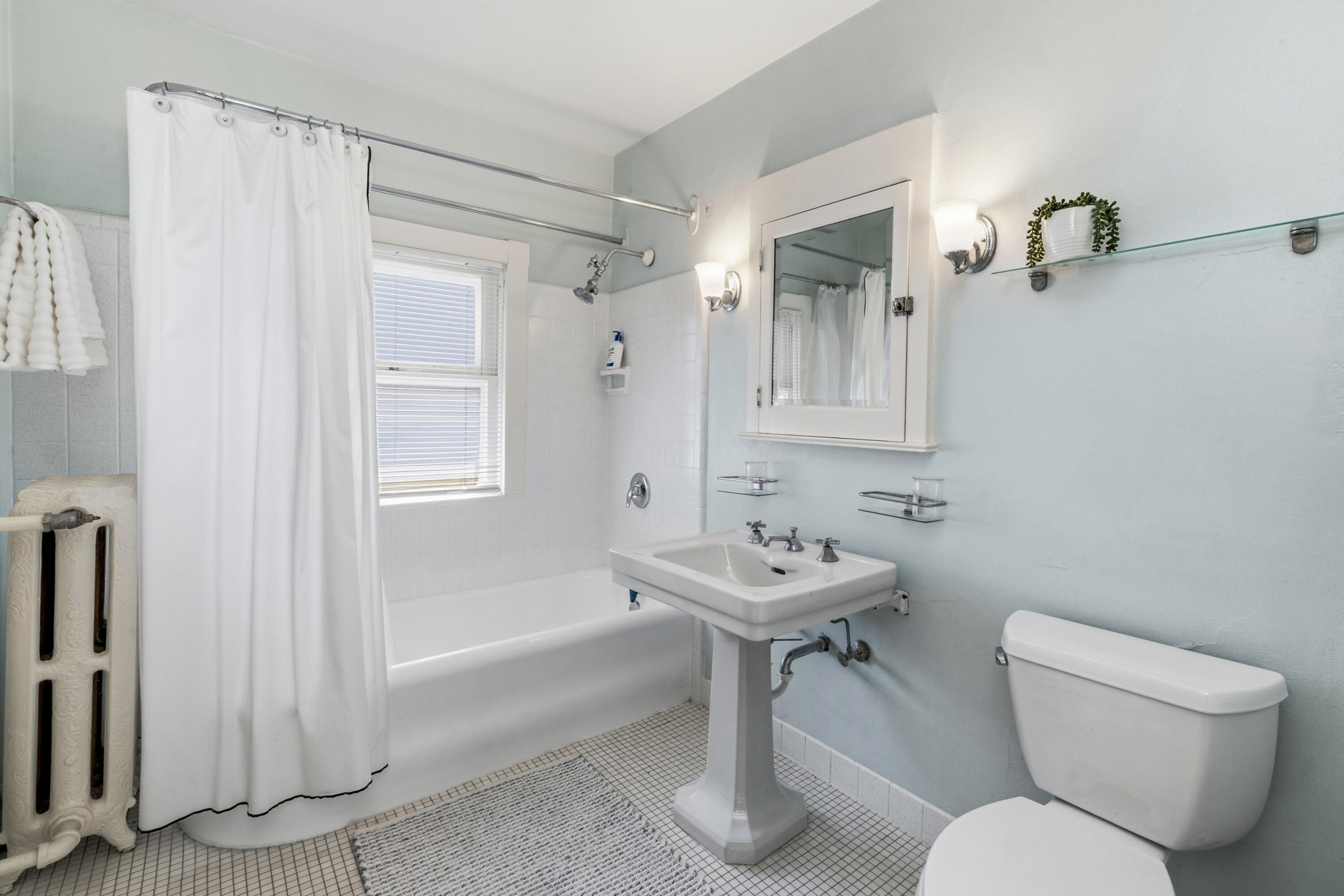 2937 North Summit Avenue Milwaukee, WI 53211 - Photo 13 of 29 Full Bath