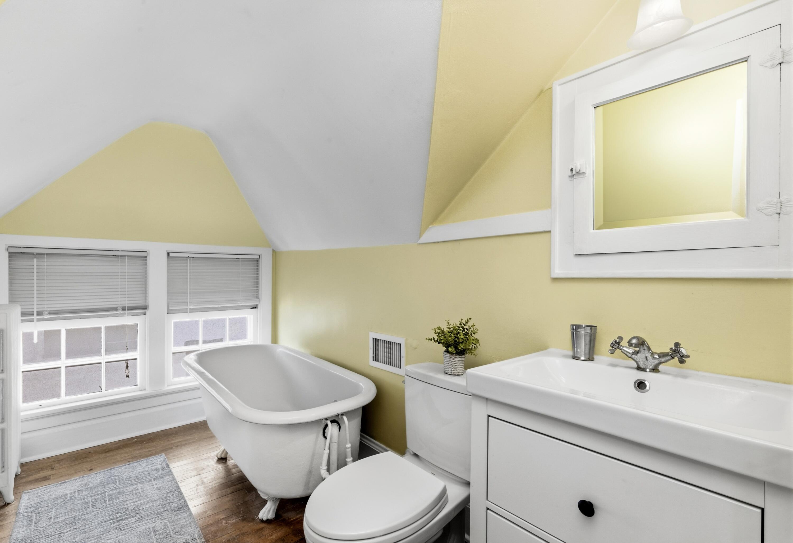 2937 North Summit Avenue Milwaukee, WI 53211 - Photo 22 of 29 Full Bath with Claw Foot Tub