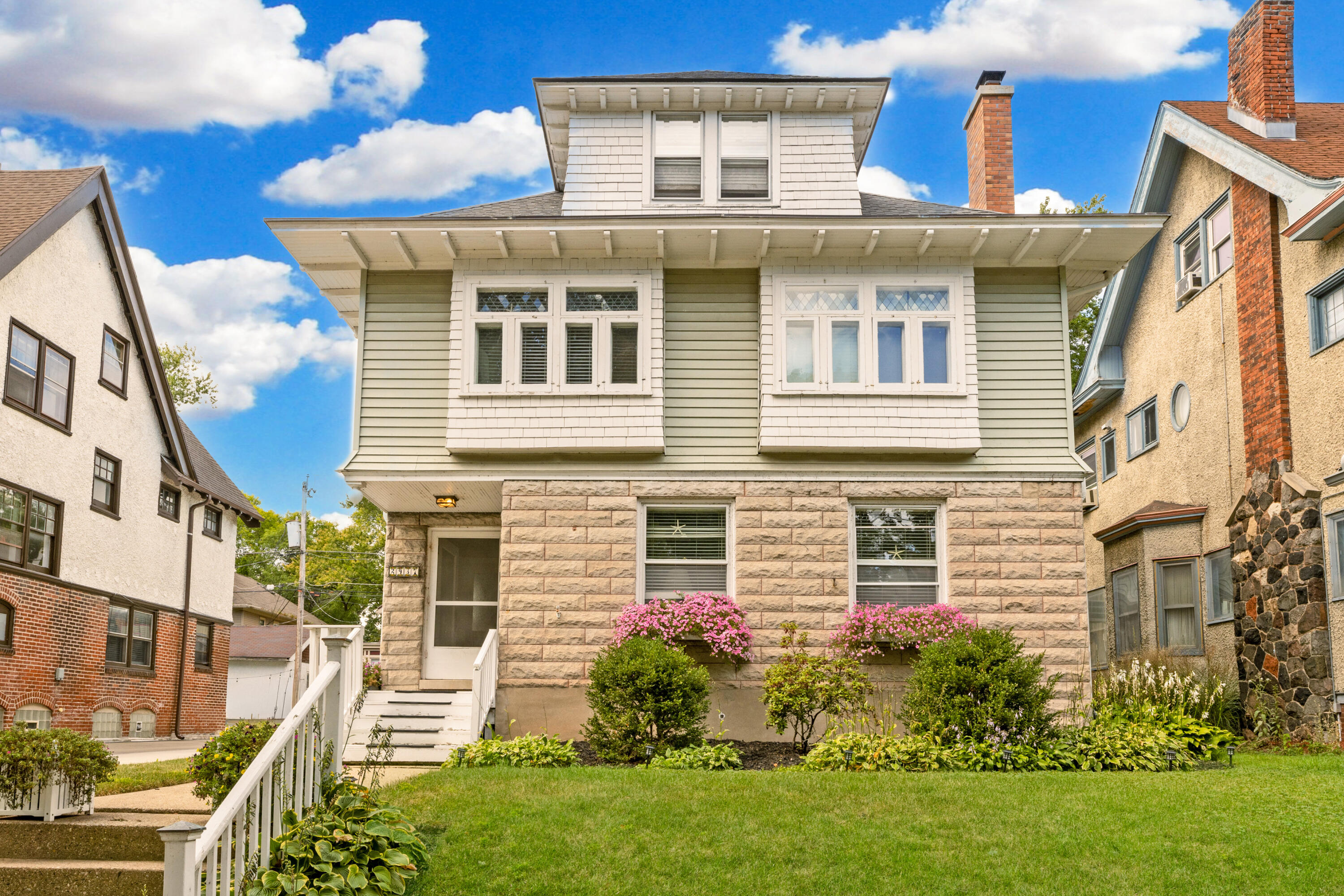 2937 North Summit Avenue Milwaukee, WI 53211 - Photo 23 of 29 Front Exterior