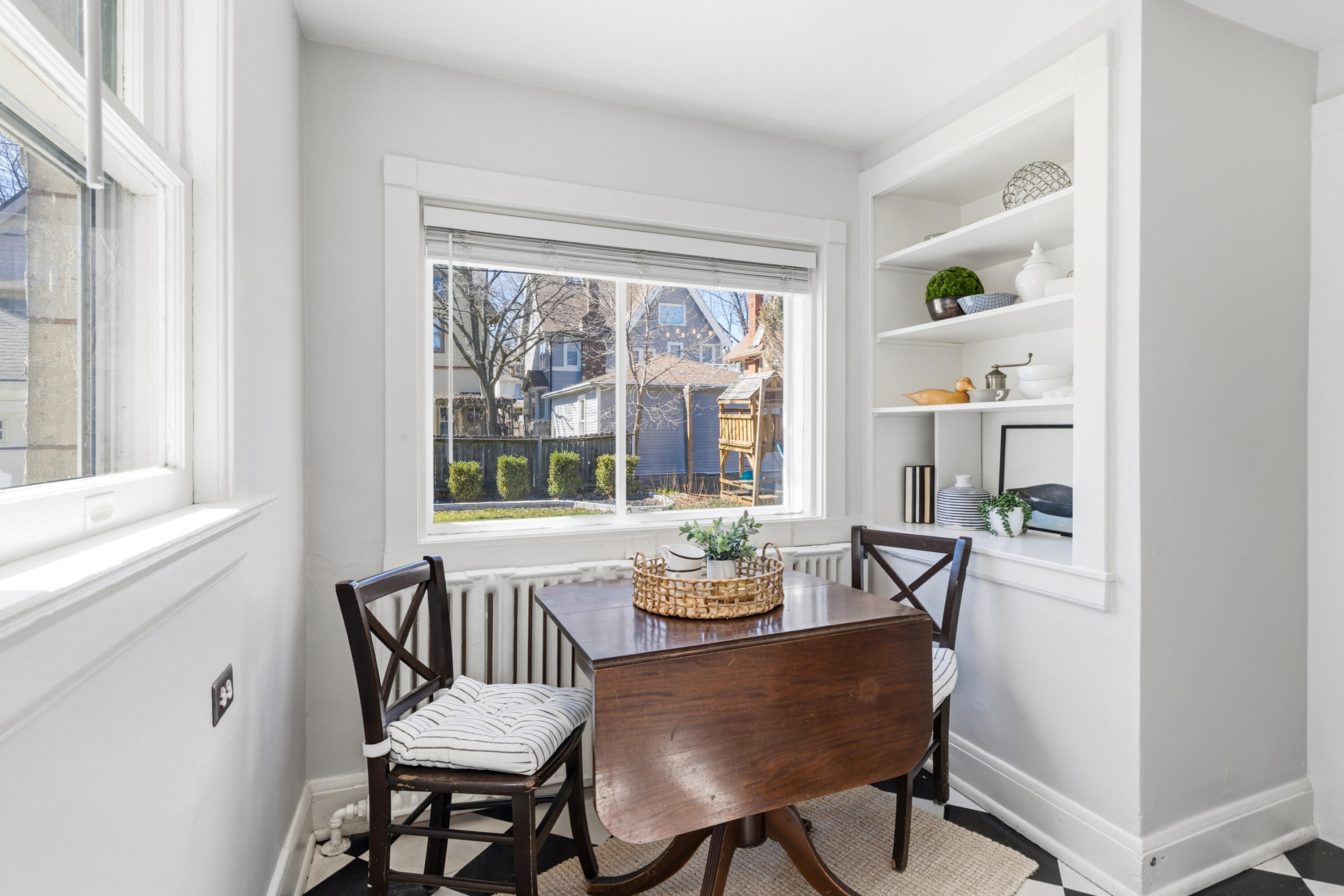 2937 North Summit Avenue Milwaukee, WI 53211 - Photo 5 of 29 Breakfast Nook