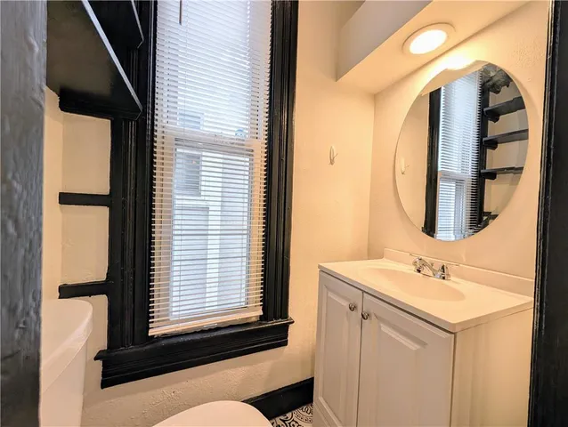 $325,000 | 2534 Charlotte Street, Kansas City, MO 64108