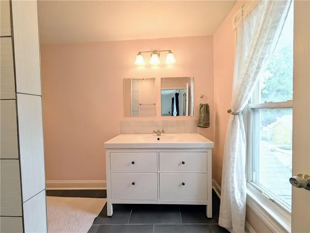 $325,000 | 2534 Charlotte Street, Kansas City, MO 64108