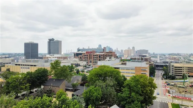 $325,000 | 2534 Charlotte Street, Kansas City, MO 64108