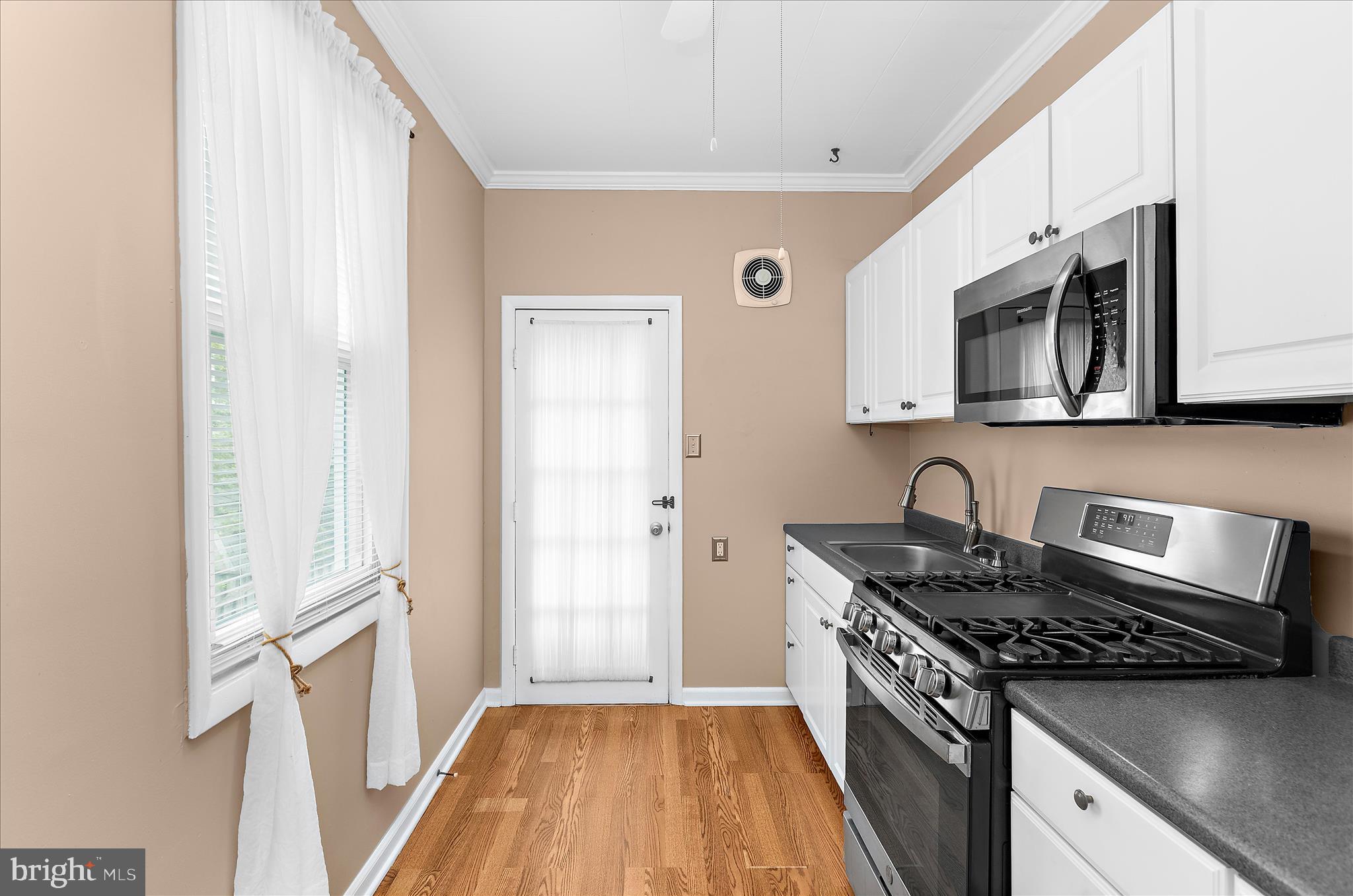40 Hampton Road Linthicum Heights, MD 21090 - Photo 13 of 44
