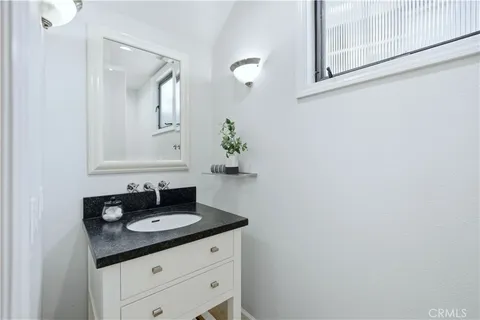 $1,295,000 | 627 Avery Place, Long Beach, CA 90807