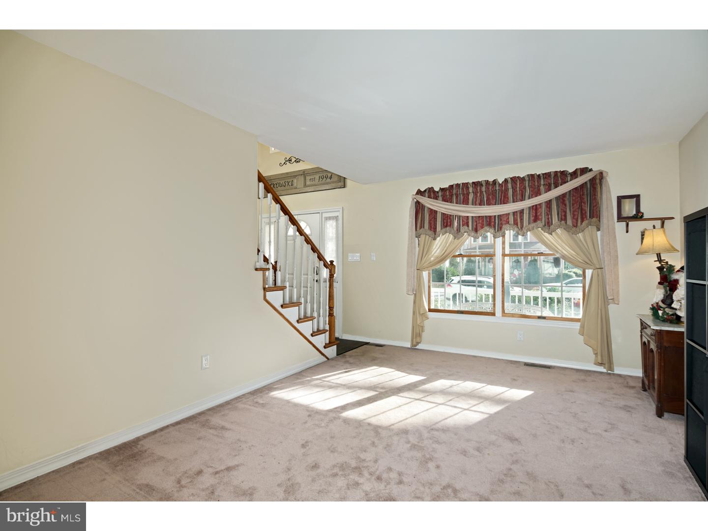 17 East Vassar Road Audubon, NJ 08106 - Photo 3 of 25 Living Room