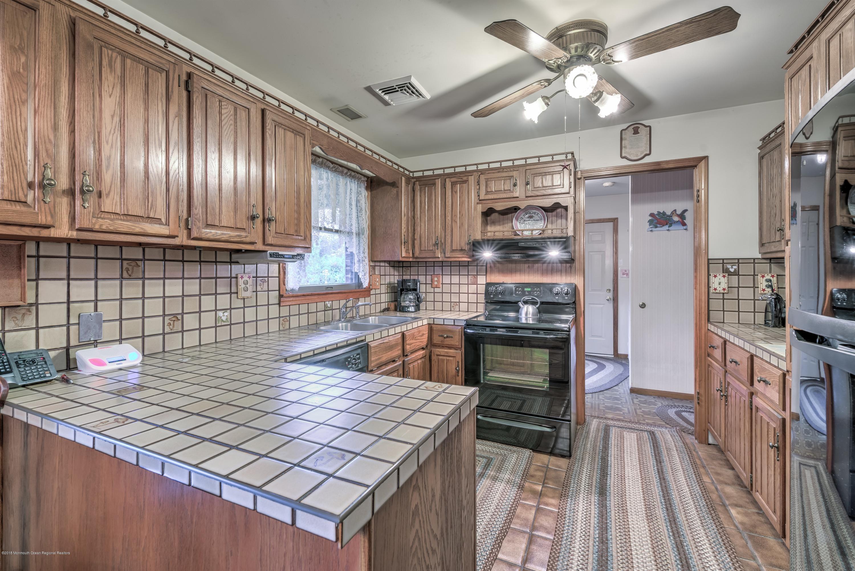 013_KITCHEN