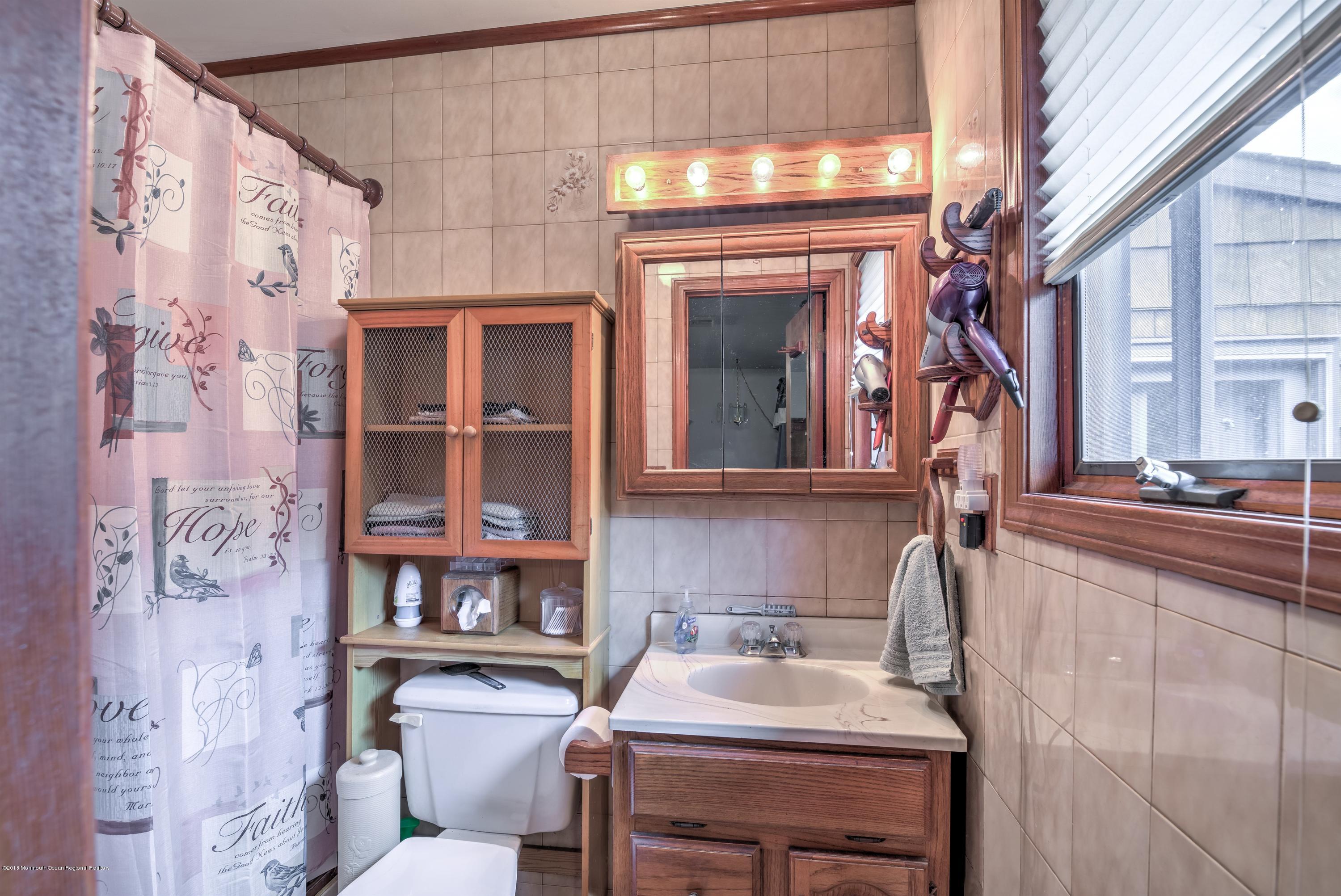 74 Daum Road Manalapan, NJ 07726 - Photo 9 of 16 016_MASTER BATHROOM