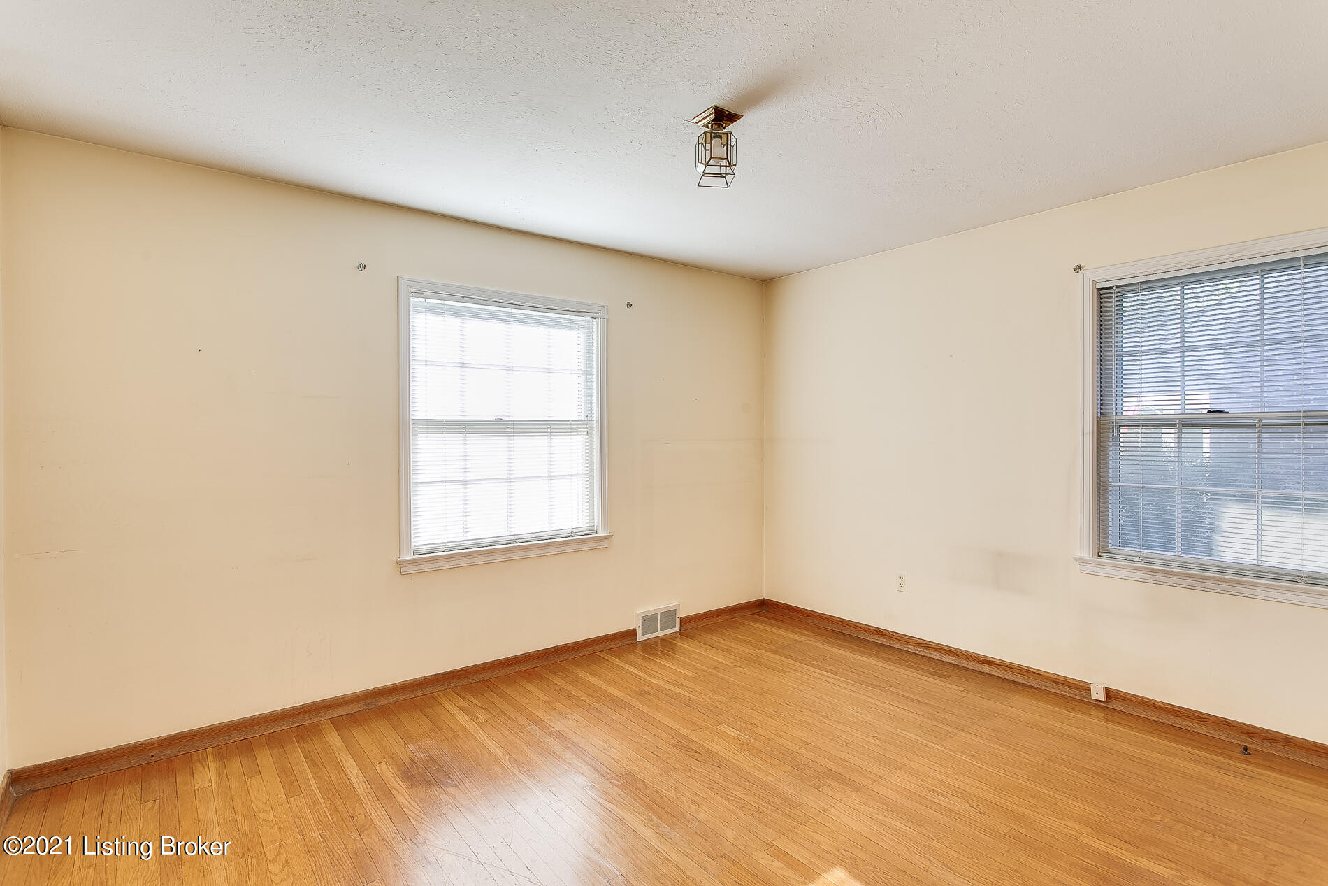320 Brunswick Road Louisville, KY 40207 - Photo 25 of 42 320 Brunswick Rd-26