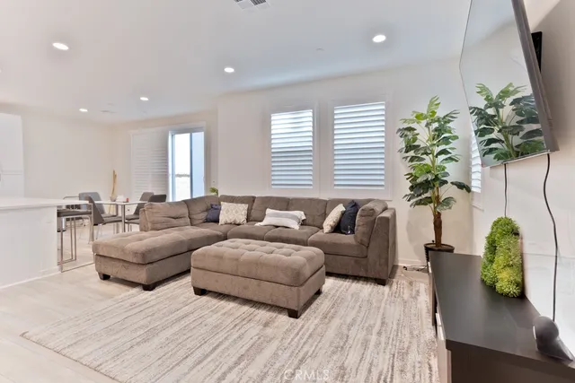 $554,900 | 16040 Jamie Lane, Unit 9, Fontana, CA 92336