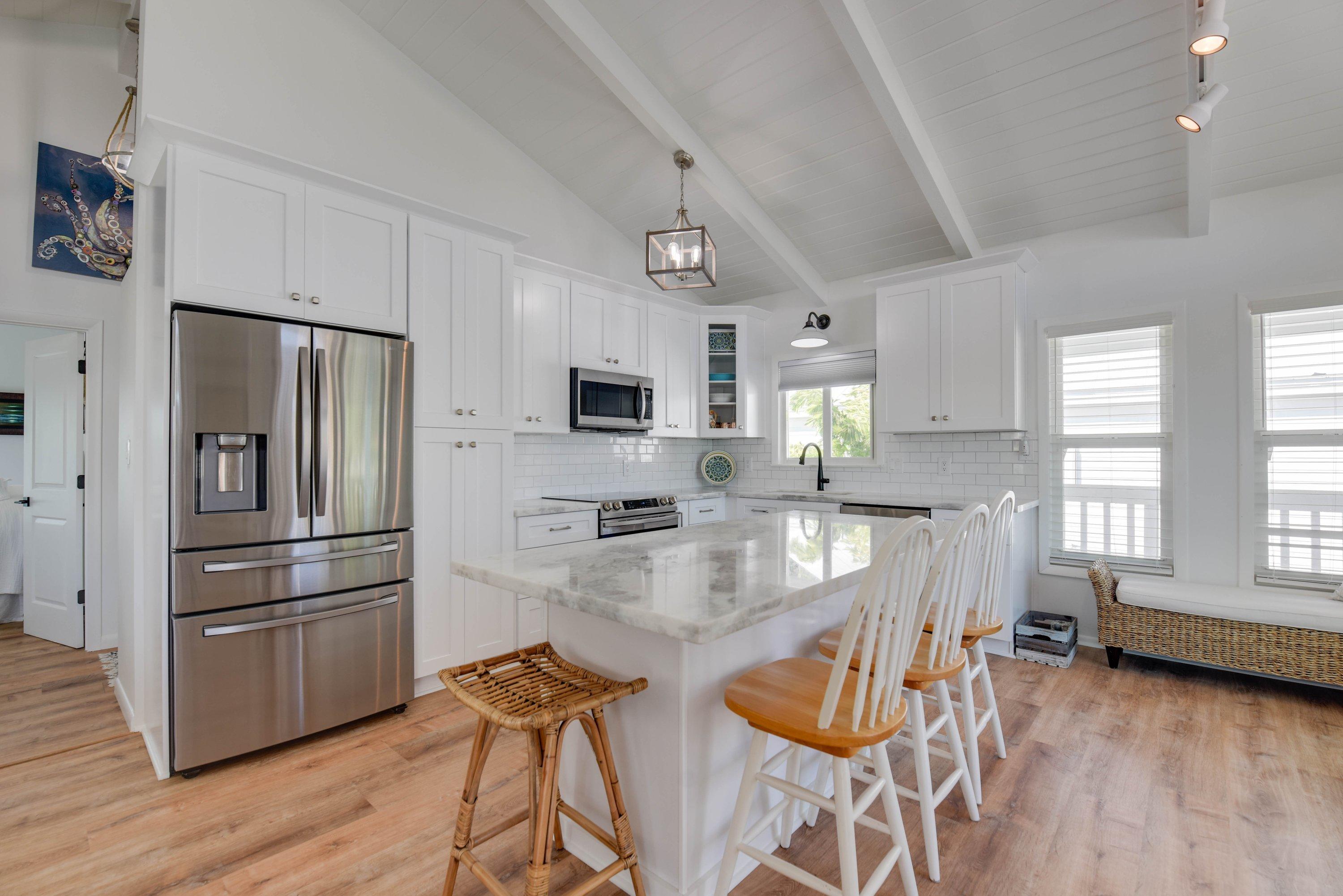 357 Blackbeard Road Summerland Key, FL 33042 - Photo 18 of 39 Modern Kitchen