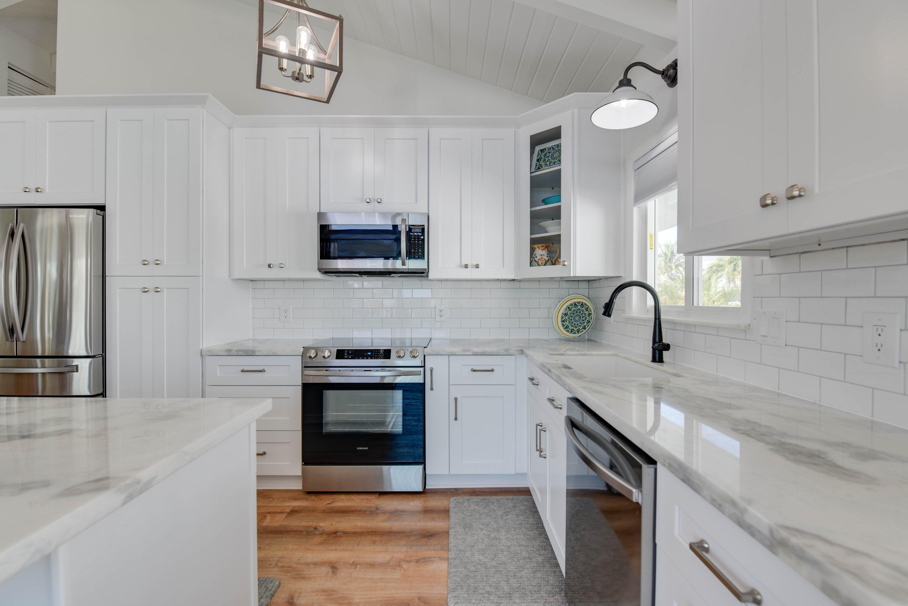 357 Blackbeard Road Summerland Key, FL 33042 - Photo 20 of 39 White Cabinets