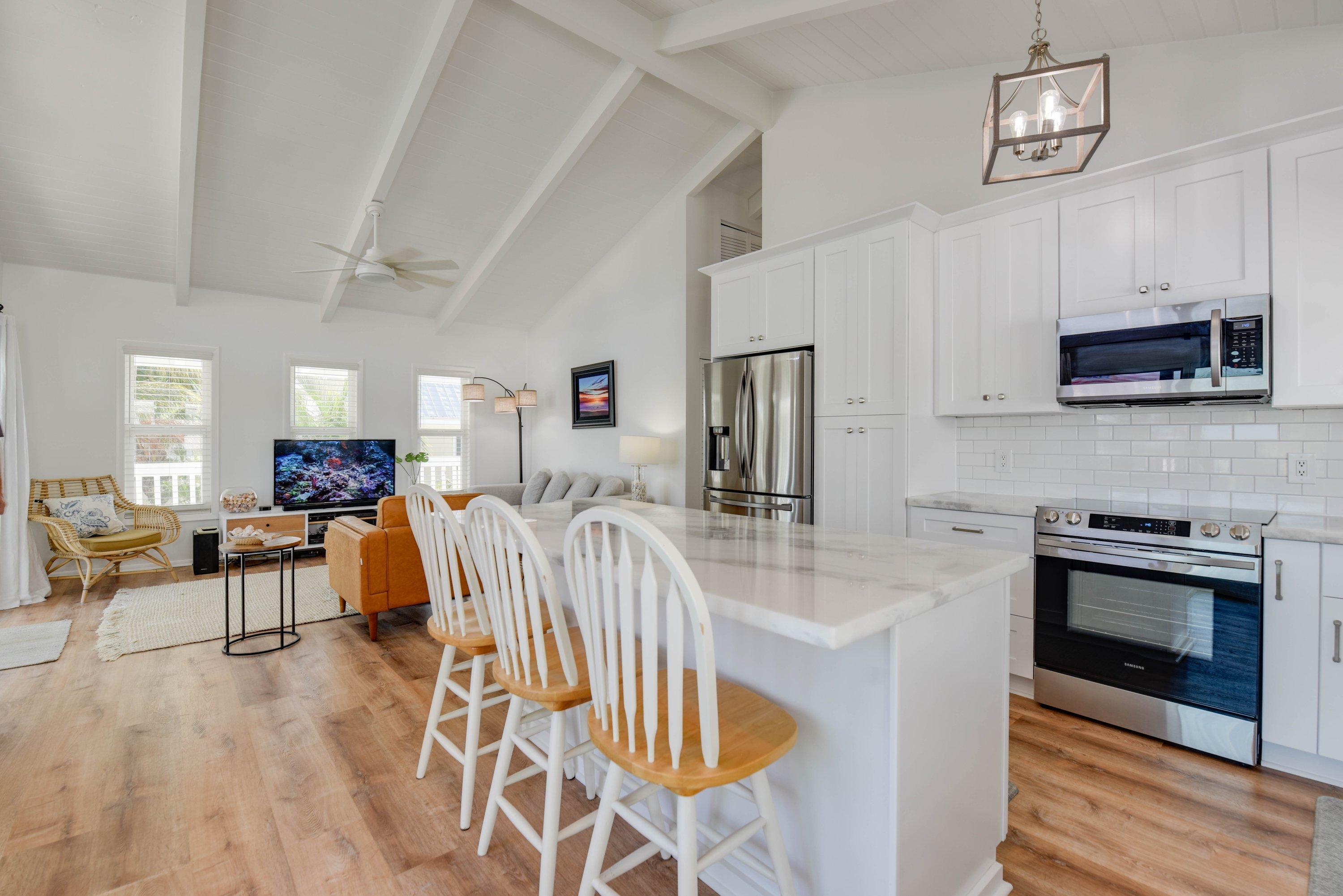357 Blackbeard Road Summerland Key, FL 33042 - Photo 21 of 39 Bar Seating at Kitchen Island