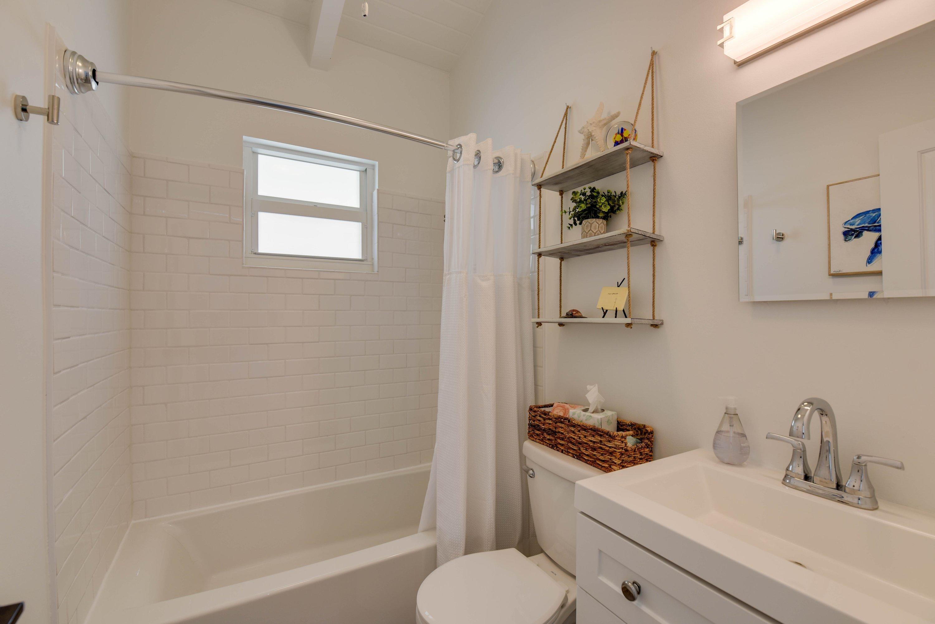 357 Blackbeard Road Summerland Key, FL 33042 - Photo 27 of 39 Bathroom