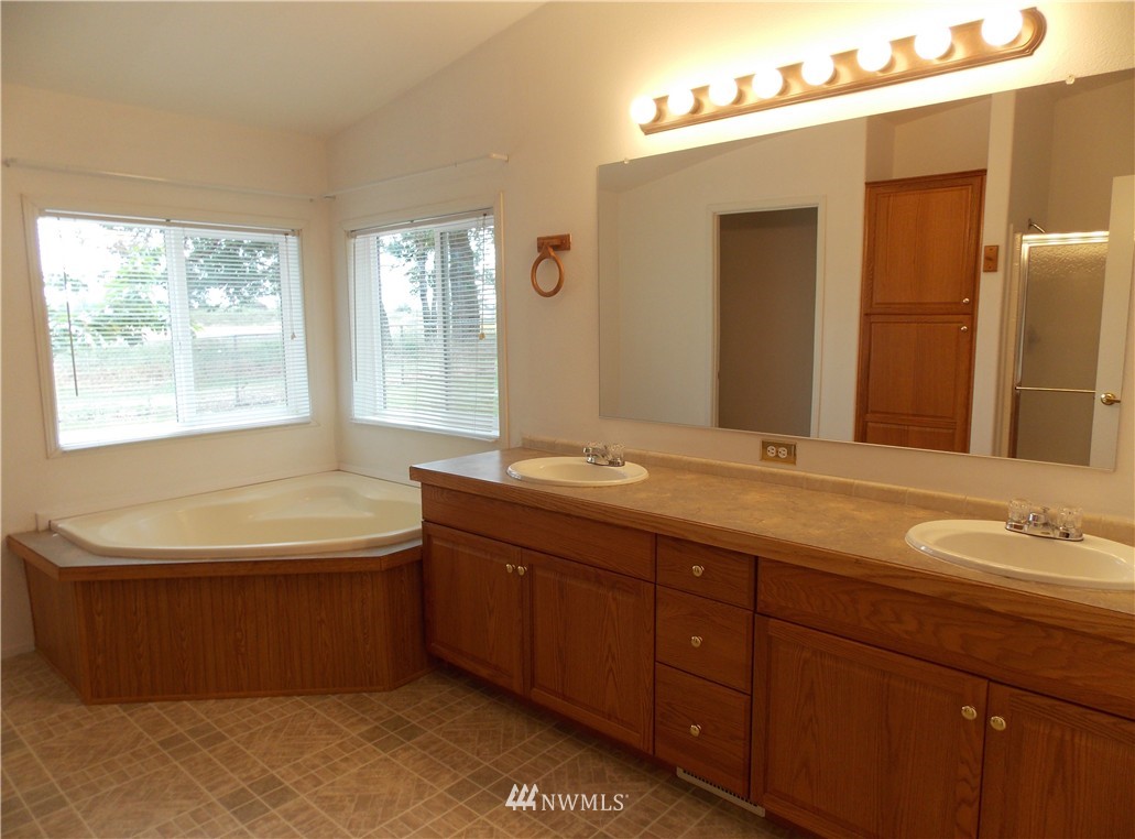 17615 Dane Lane Southwest Rochester, WA 98579 - Photo 9 of 25