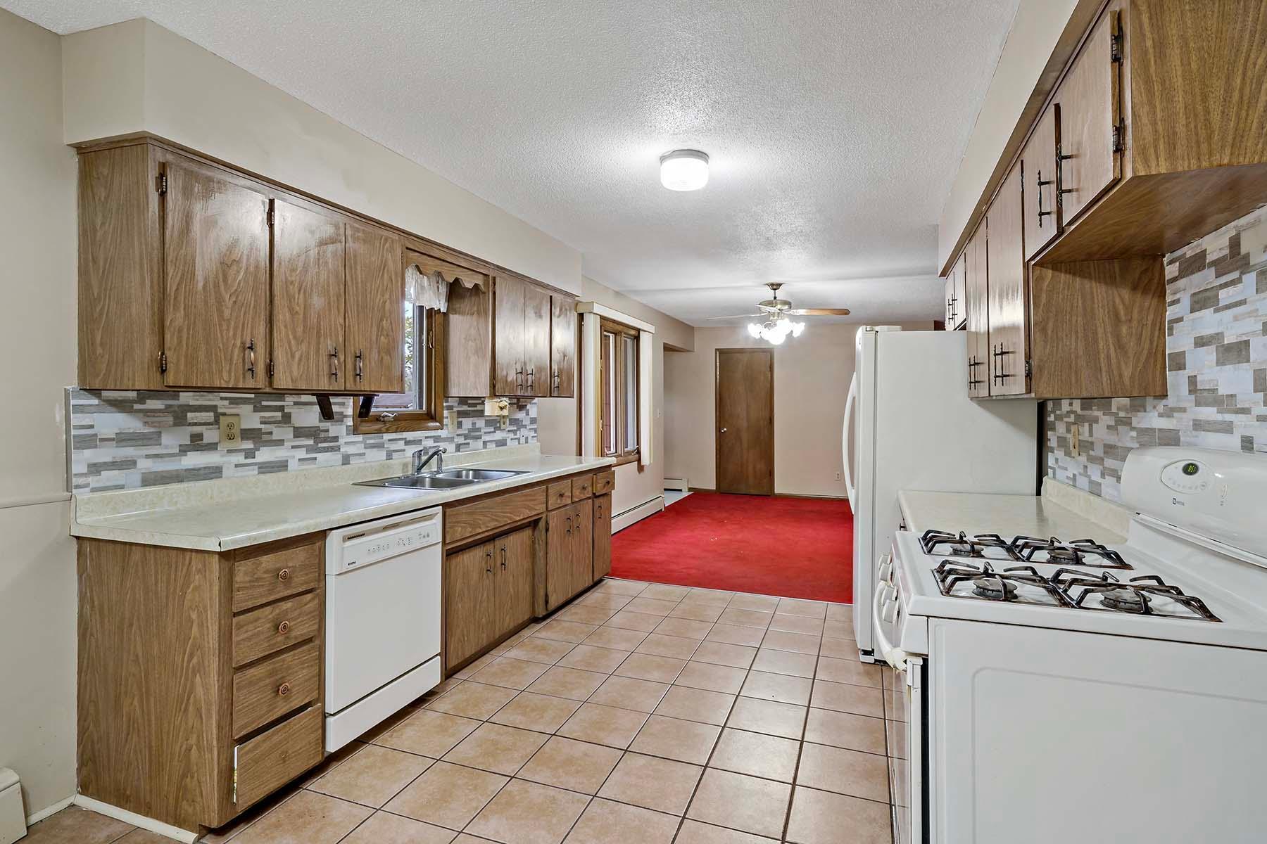 13940 64th Avenue North Maple Grove, MN 55311 - Photo 7 of 38