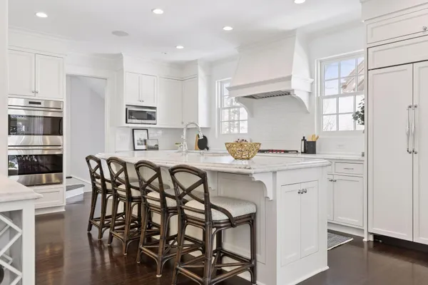 $2,395,000 | 2735 Lake Of The Isles Parkway East, Minneapolis, MN 55408