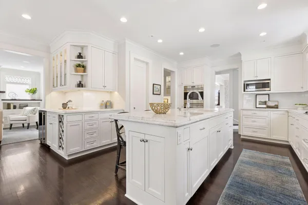 $2,395,000 | 2735 Lake Of The Isles Parkway East, Minneapolis, MN 55408