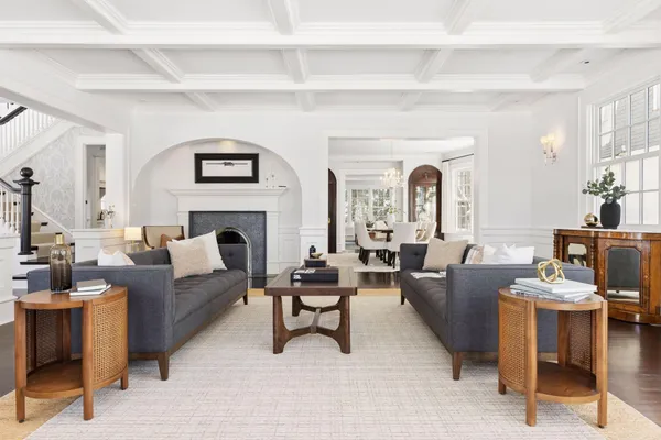 $2,395,000 | 2735 Lake Of The Isles Parkway East, Minneapolis, MN 55408