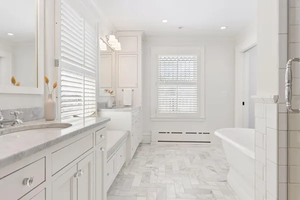 $2,395,000 | 2735 Lake Of The Isles Parkway East, Minneapolis, MN 55408