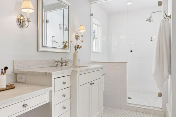 $2,395,000 | 2735 Lake Of The Isles Parkway East, Minneapolis, MN 55408
