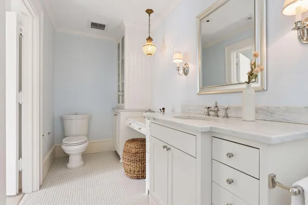 $2,395,000 | 2735 Lake Of The Isles Parkway East, Minneapolis, MN 55408
