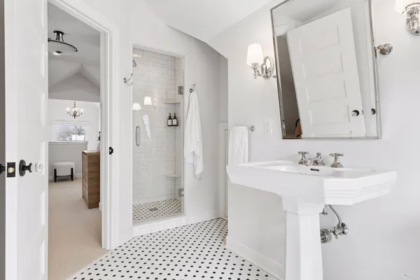 $2,395,000 | 2735 Lake Of The Isles Parkway East, Minneapolis, MN 55408