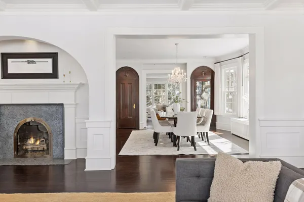 $2,395,000 | 2735 Lake Of The Isles Parkway East, Minneapolis, MN 55408