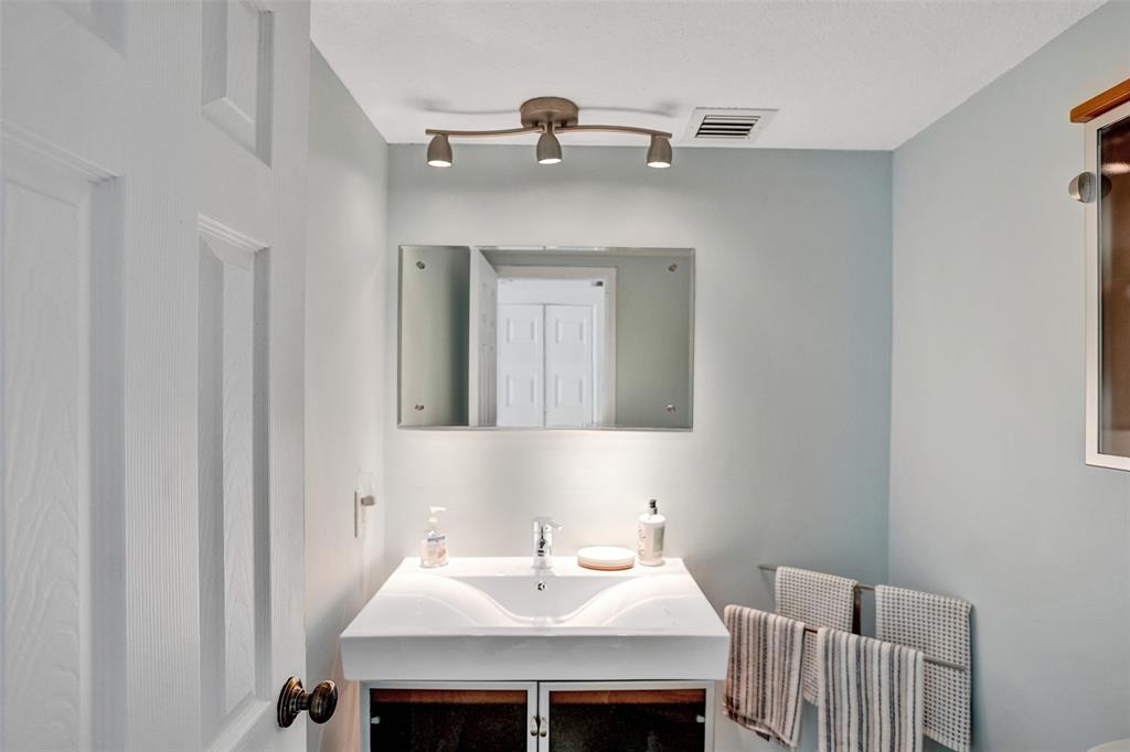 5100 Dupont Boulevard, Unit 3G Fort Lauderdale, FL 33308 - Photo 14 of 46 a bathroom with a sink and a mirror