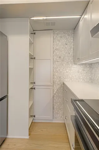 $350,000 | 4550 Warwick Boulevard, Unit 1205, Kansas City, MO 64111