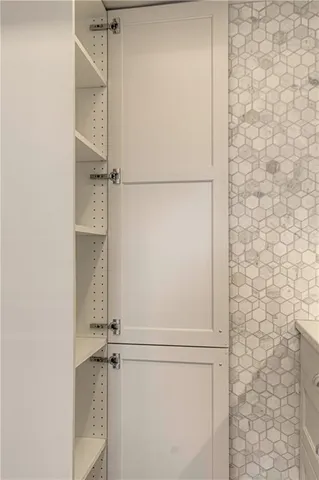 $350,000 | 4550 Warwick Boulevard, Unit 1205, Kansas City, MO 64111