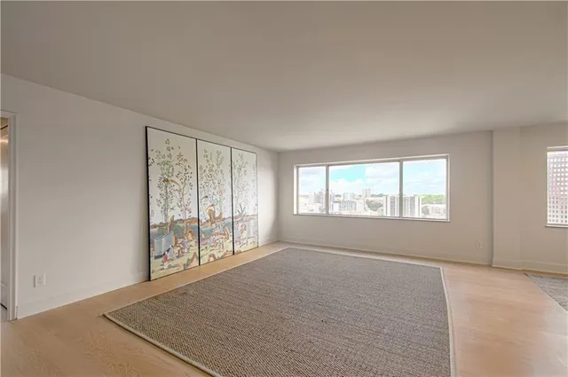 $350,000 | 4550 Warwick Boulevard, Unit 1205, Kansas City, MO 64111