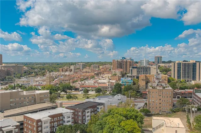 $350,000 | 4550 Warwick Boulevard, Unit 1205, Kansas City, MO 64111