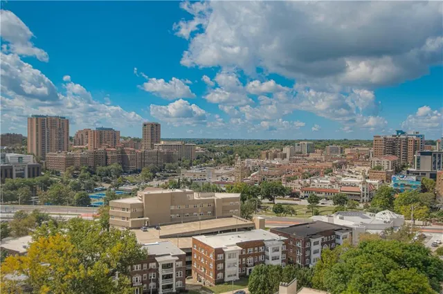 $350,000 | 4550 Warwick Boulevard, Unit 1205, Kansas City, MO 64111