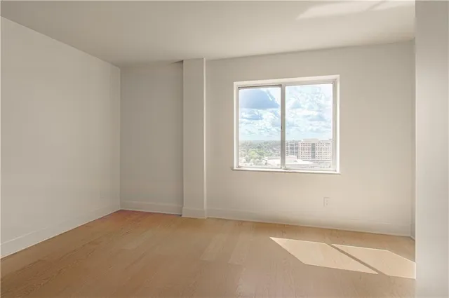 $350,000 | 4550 Warwick Boulevard, Unit 1205, Kansas City, MO 64111