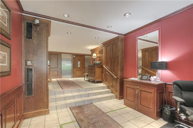 $350,000 | 4550 Warwick Boulevard, Unit 1205, Kansas City, MO 64111