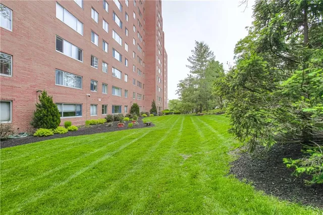 $350,000 | 4550 Warwick Boulevard, Unit 1205, Kansas City, MO 64111