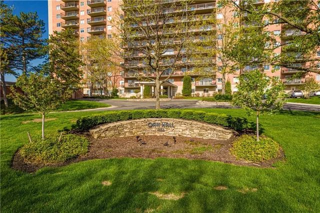 $350,000 | 4550 Warwick Boulevard, Unit 1205, Kansas City, MO 64111