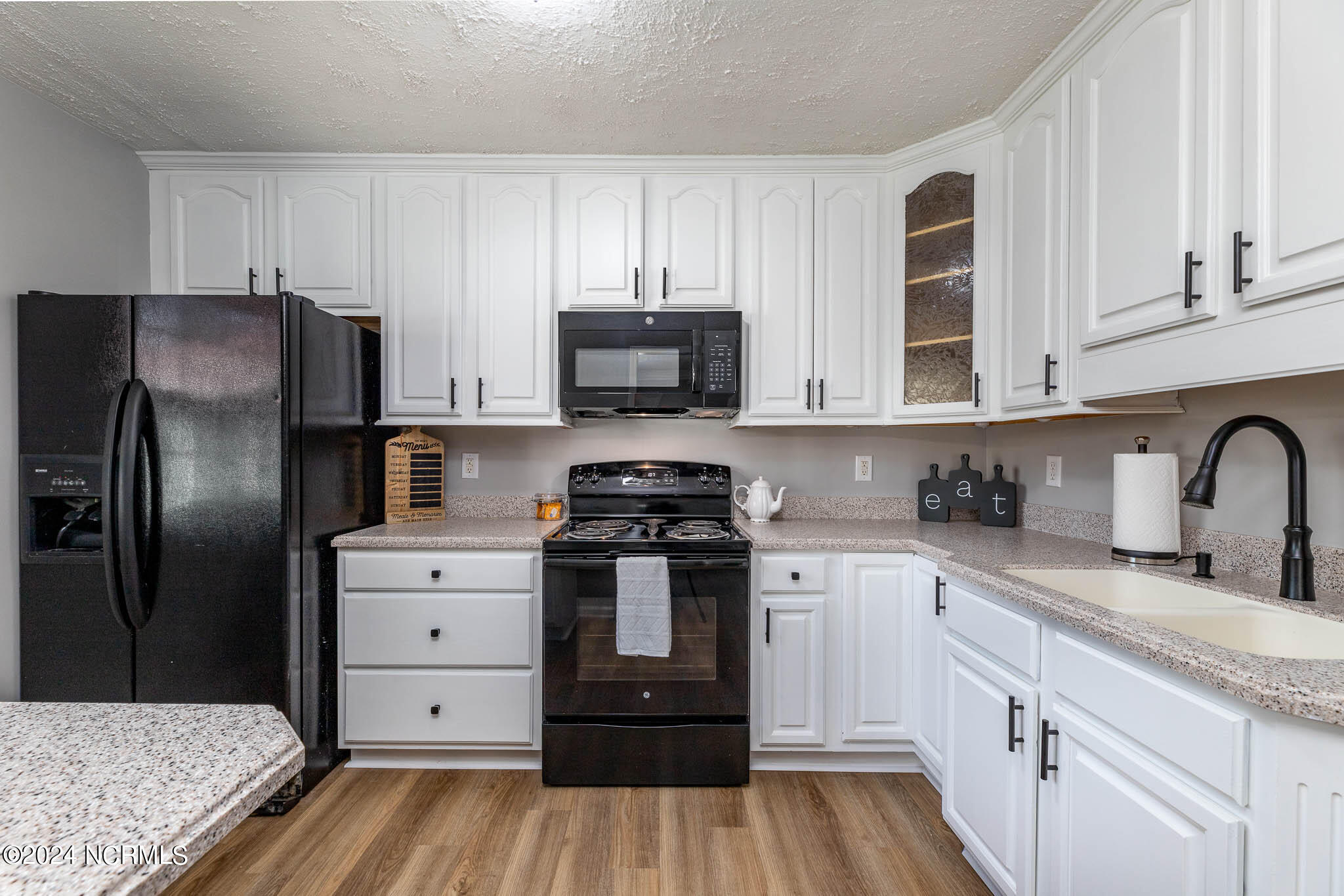 303 Dennis Road Jacksonville, NC 28546 - Photo 10 of 41 Kitchen